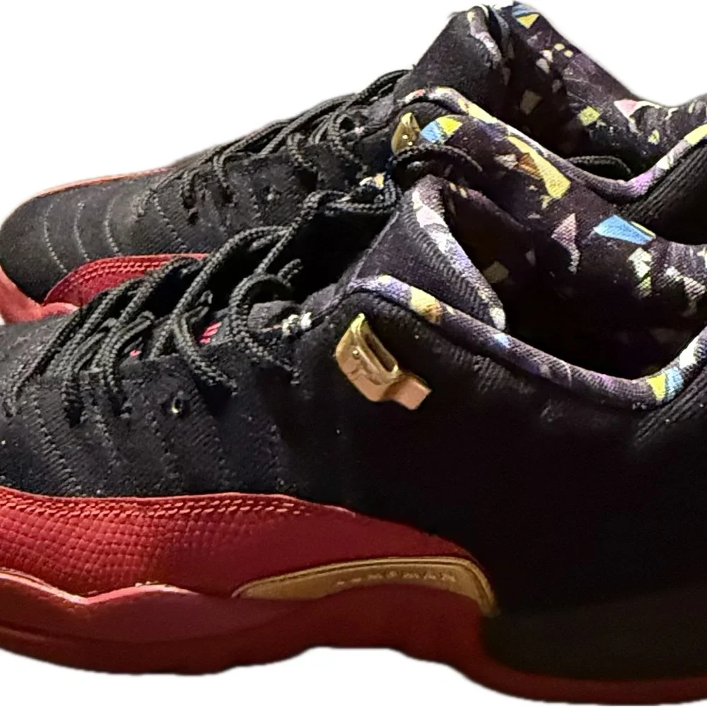 Jordan retro Black and Red Sneakers - Picture 3 of 5